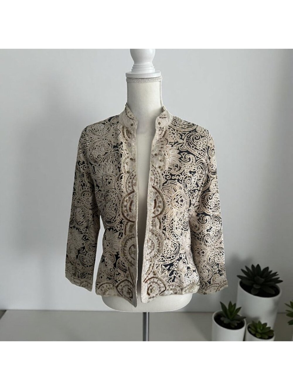 CHICOS 100% Silk Paisley Swirl Beige Jacket Size Chicos 0 US S 4